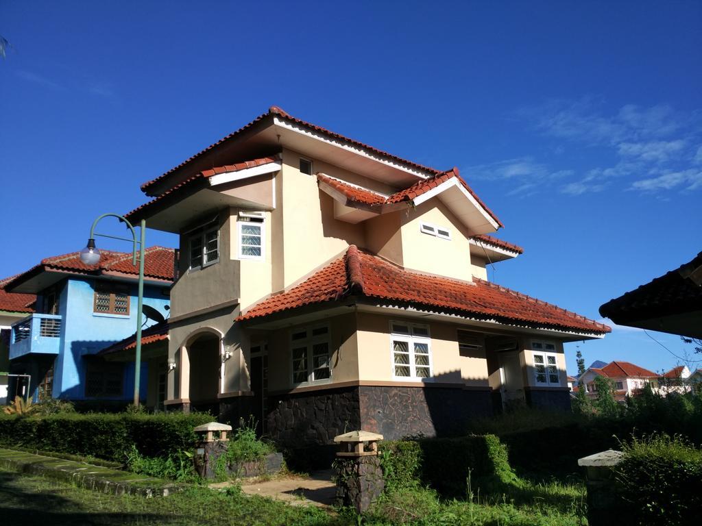 Villa Sabrina Bumi Ciherang Panjaweujan Exterior photo