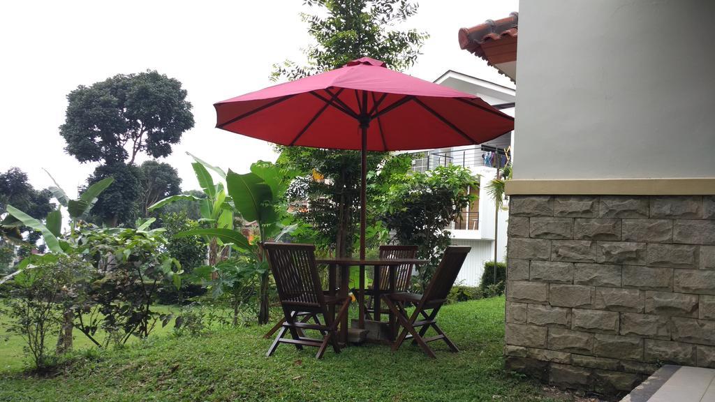 Villa Sabrina Bumi Ciherang Panjaweujan Exterior photo