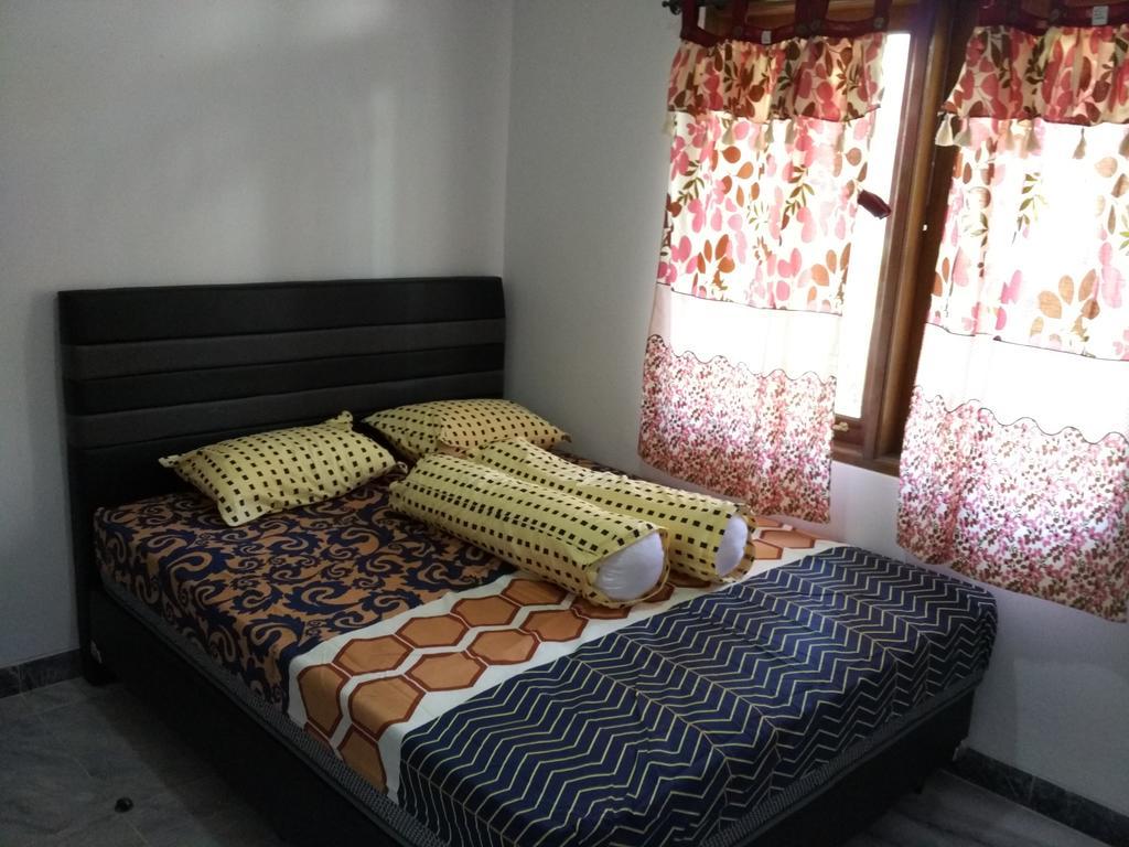 Villa Sabrina Bumi Ciherang Panjaweujan Exterior photo