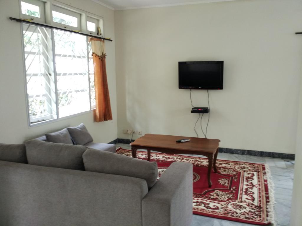 Villa Sabrina Bumi Ciherang Panjaweujan Exterior photo