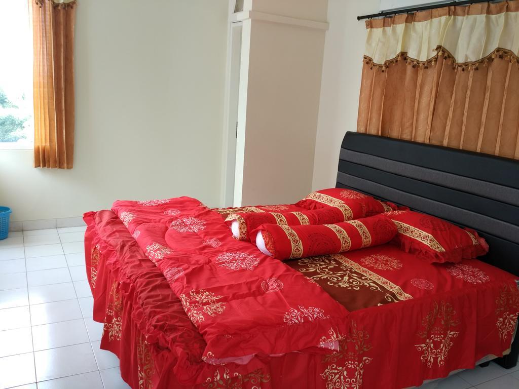 Villa Sabrina Bumi Ciherang Panjaweujan Exterior photo