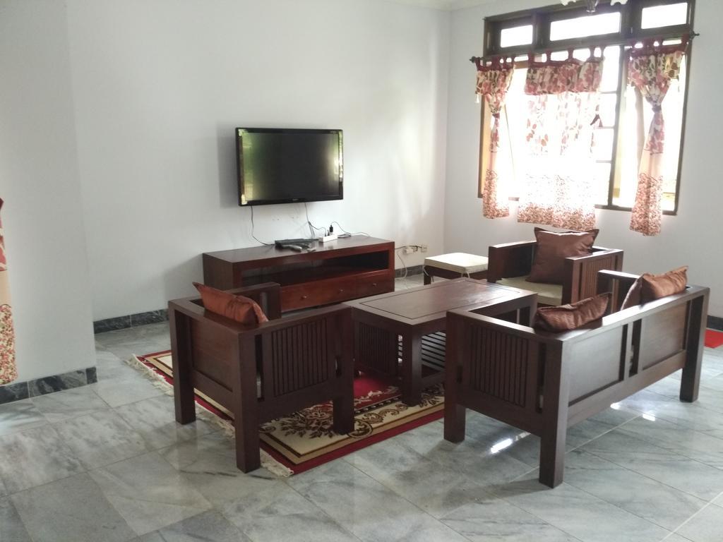 Villa Sabrina Bumi Ciherang Panjaweujan Exterior photo