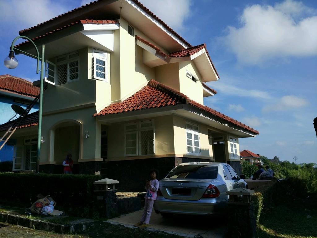 Villa Sabrina Bumi Ciherang Panjaweujan Exterior photo