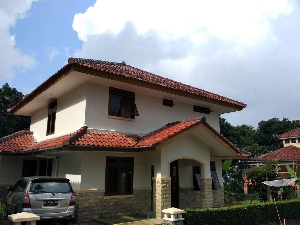 Villa Sabrina Bumi Ciherang Panjaweujan Exterior photo